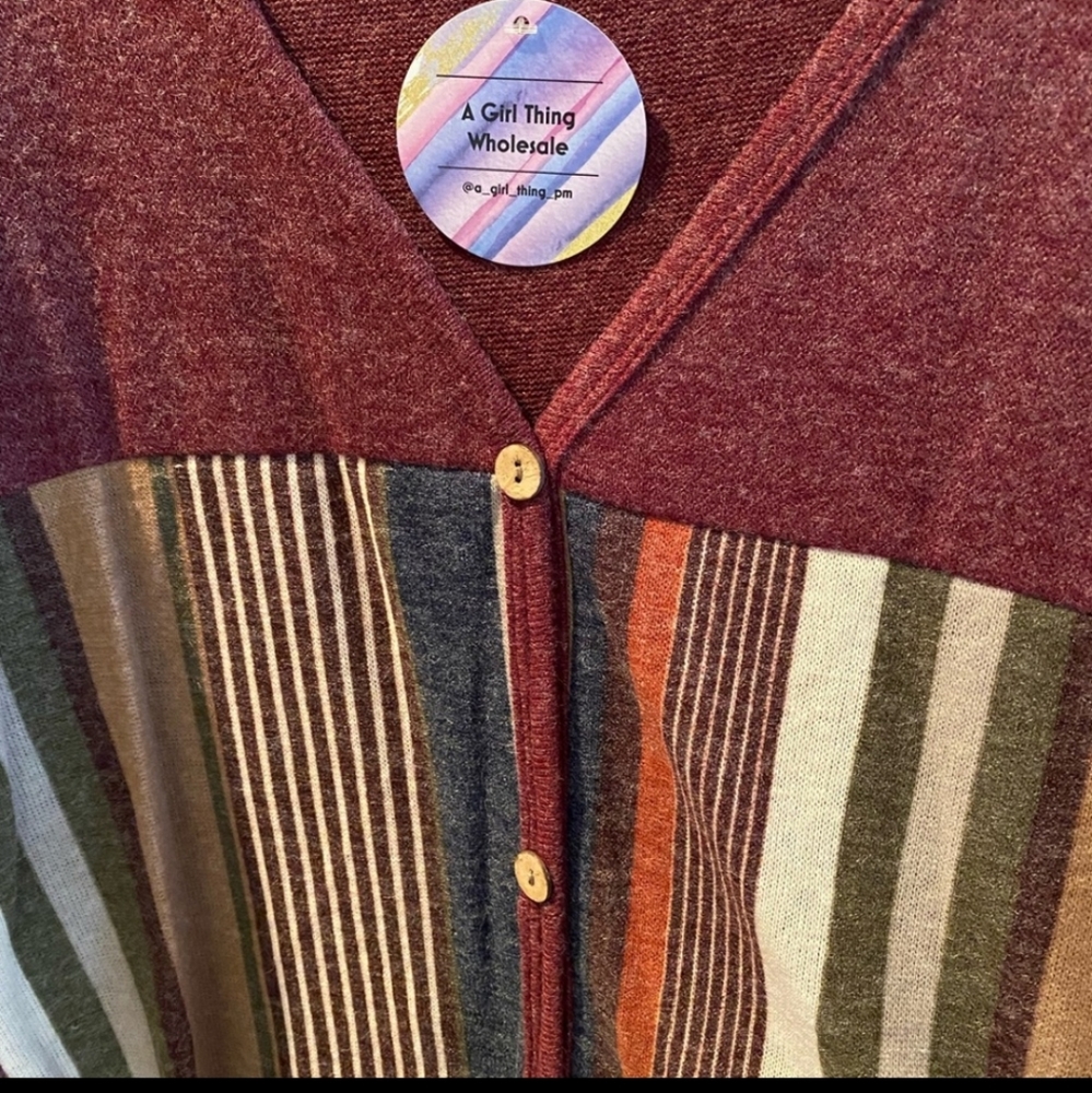 Contrast V neck button front top - Picture 6 of 6